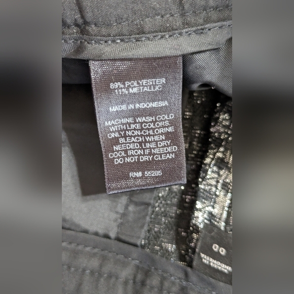 EXPRESS Silver Metallic Business Booty Shorts! Size 00 - Picture 8 of 9